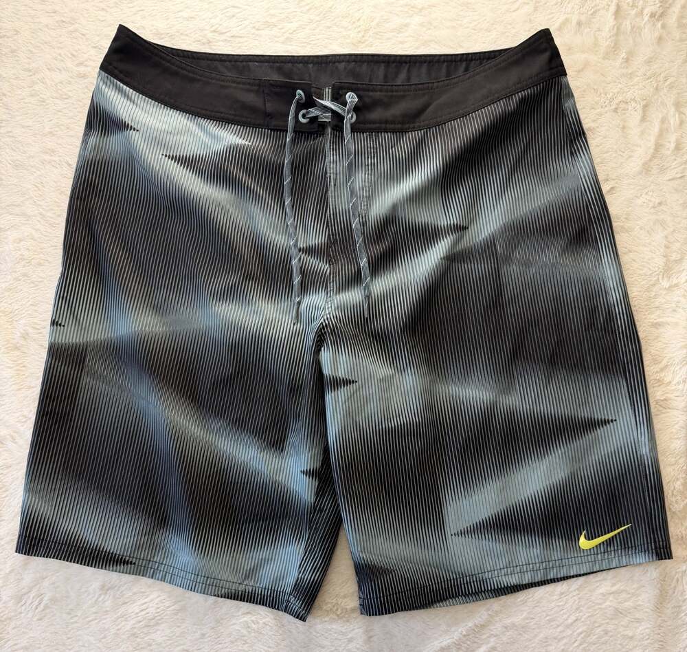 Nike Mens Board Shorts Swim Trunks Size 36 Black Grey Graphic Stretch NESS7459